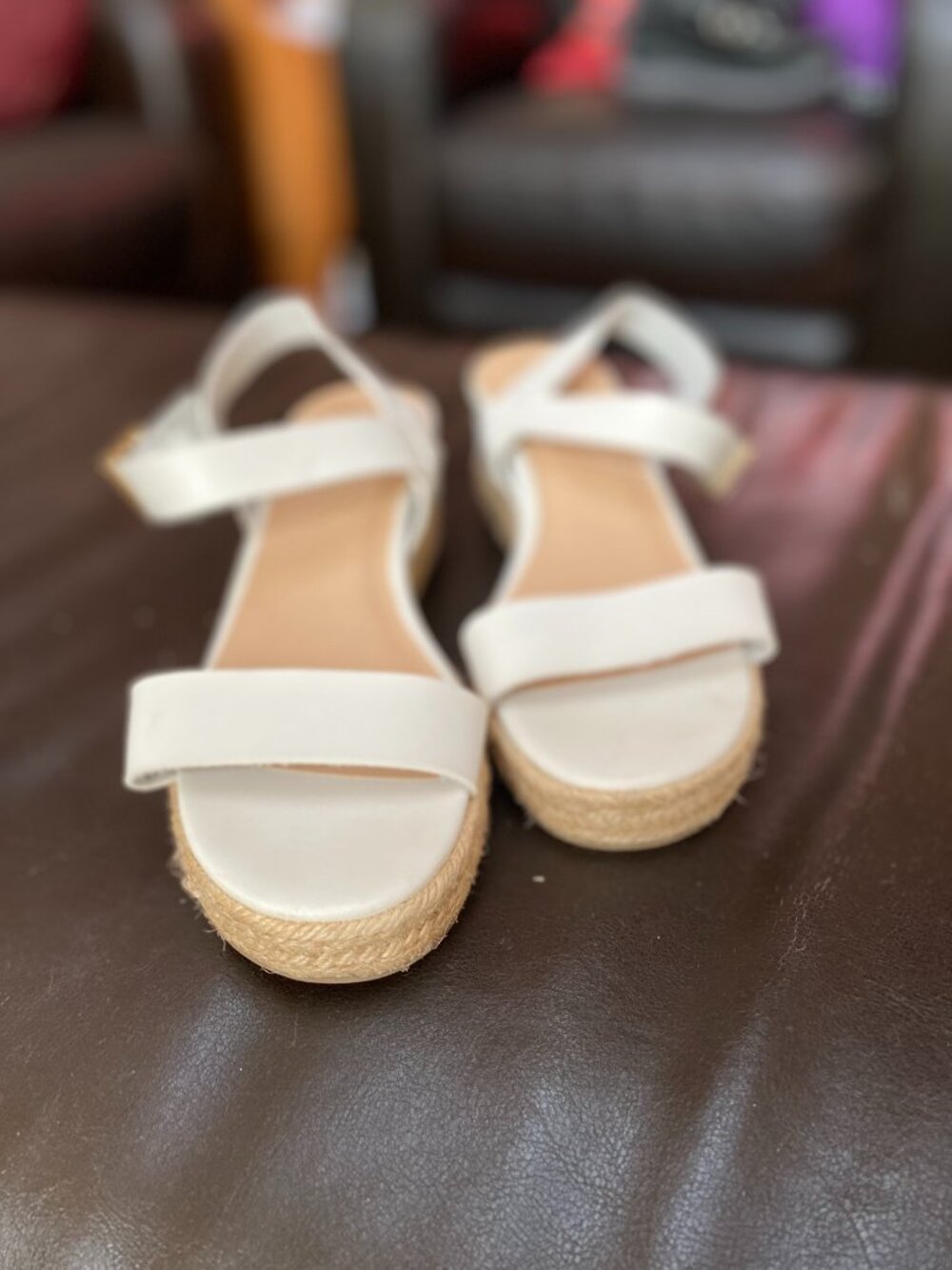 Tommy Bahama white leather wedge sandals, size 8.5